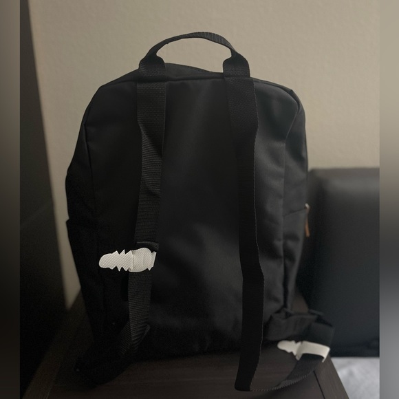 Backpack - Picture 5 of 11